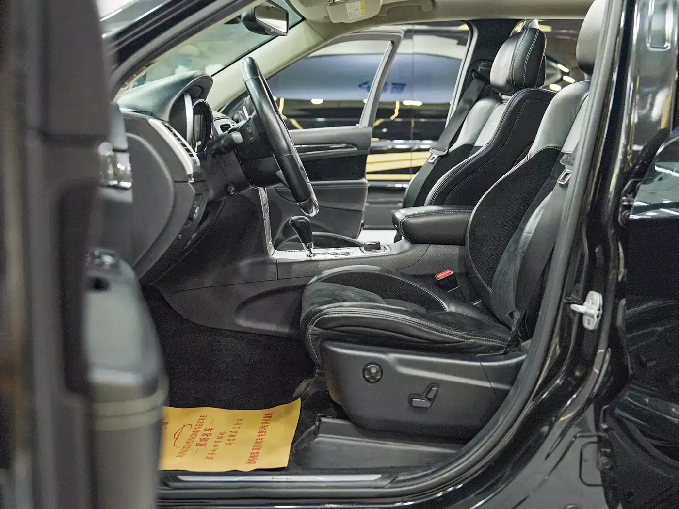Jeep Grand Cherokee SRT 2012 6.4L SRT8 фото 6