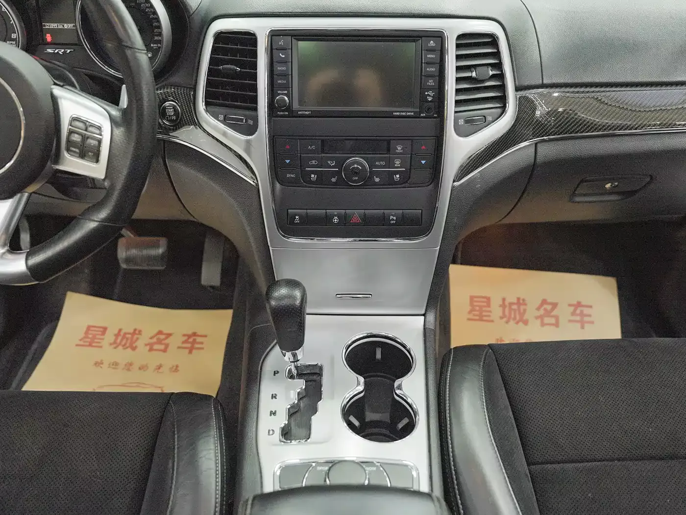 Jeep Grand Cherokee SRT 2012 6.4L SRT8 фото 12