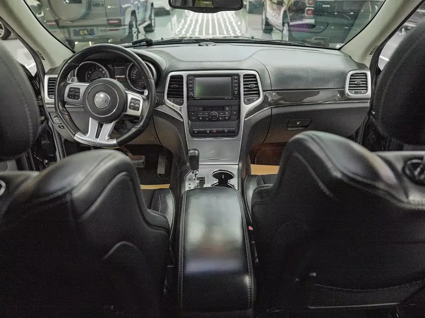 Jeep Grand Cherokee SRT 2012 6.4L SRT8 фото 13
