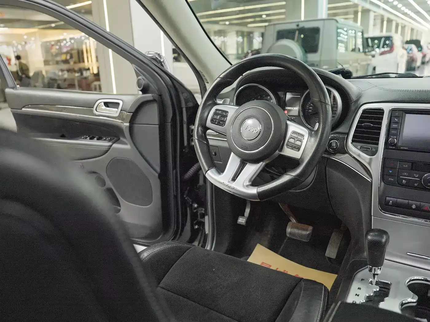 Jeep Grand Cherokee SRT 2012 6.4L SRT8 фото 15