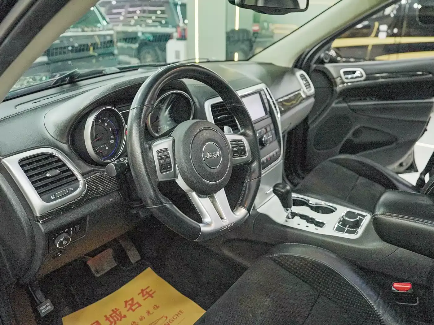 Jeep Grand Cherokee SRT 2012 6.4L SRT8 фото 17