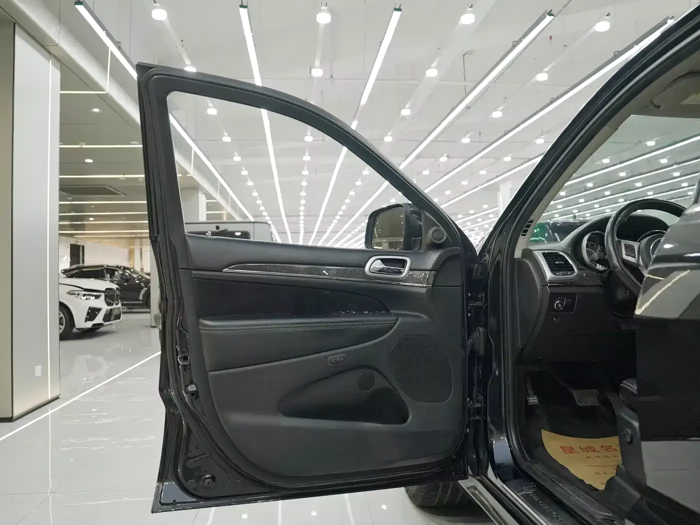 Jeep Grand Cherokee SRT 2012 6.4L SRT8 фото 18