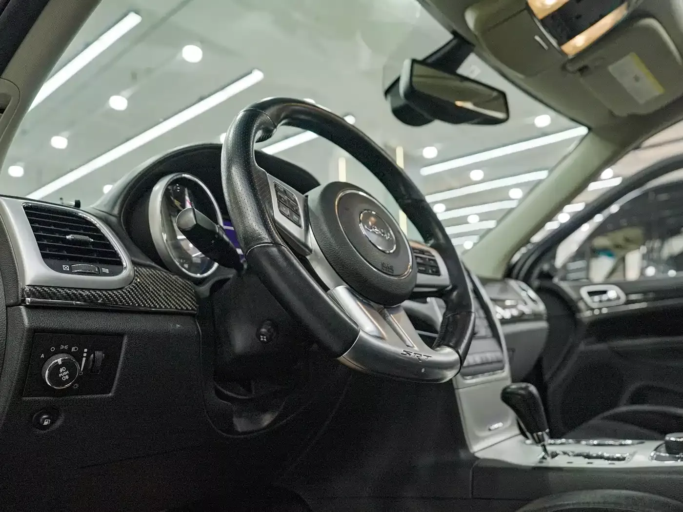 Jeep Grand Cherokee SRT 2012 6.4L SRT8 фото 20