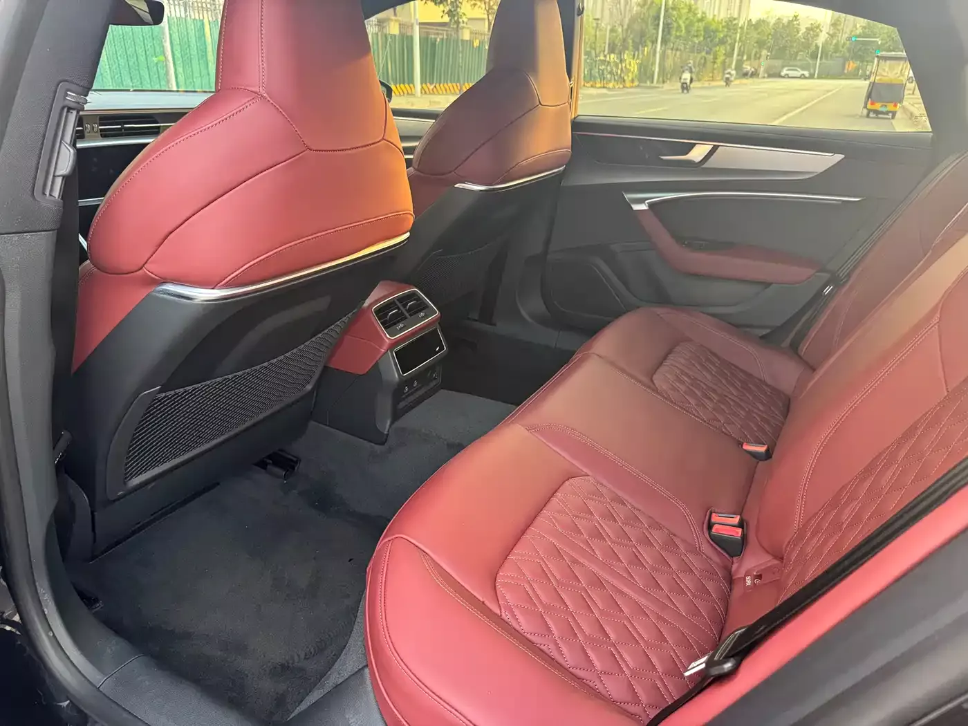 Audi A7L 2023 45 TFSI quattro S-line Black Warrior Edition фото 5