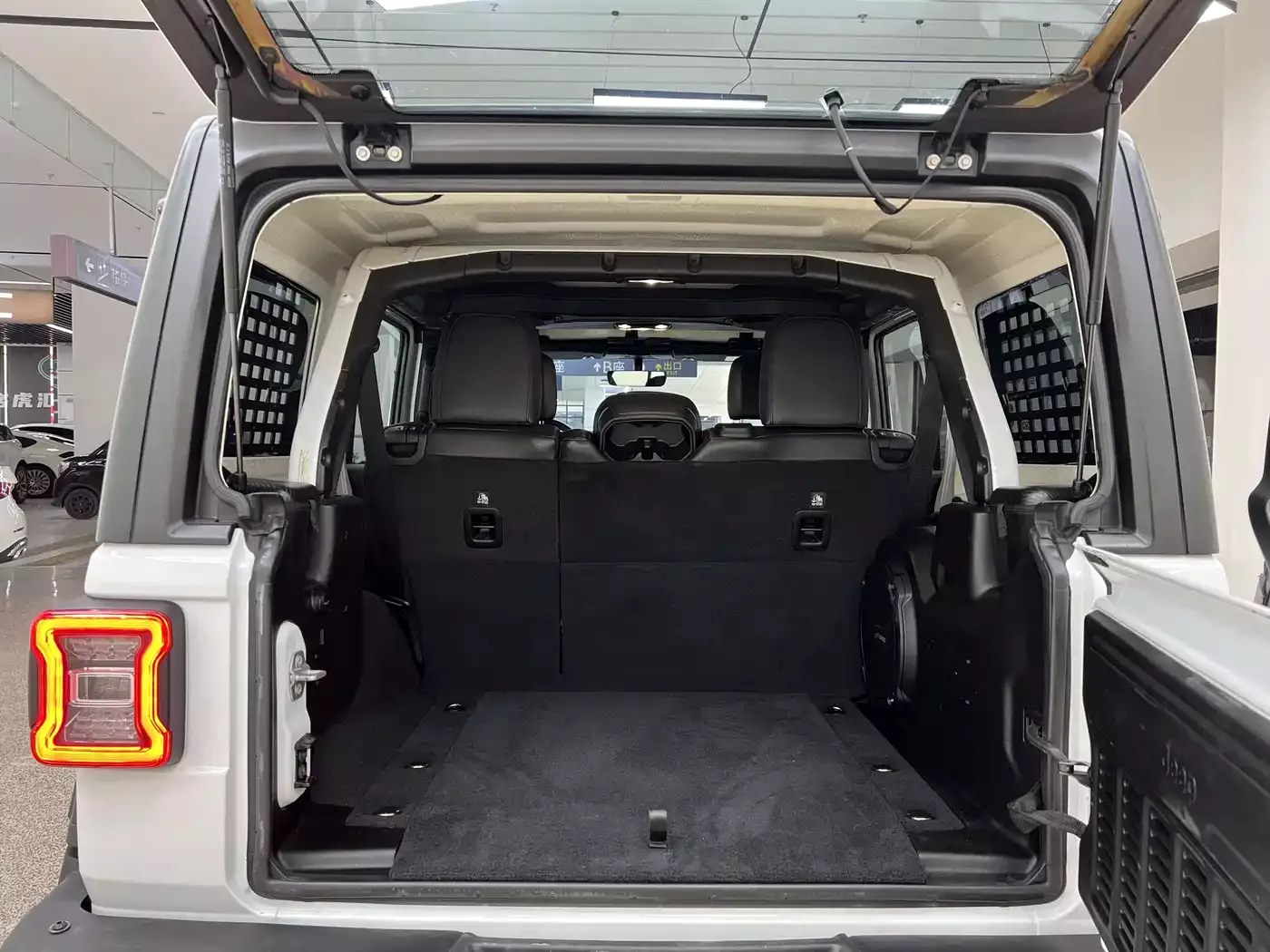 Jeep Wrangler 2019 2.0T Rubicon 4-Door China VI фото 31
