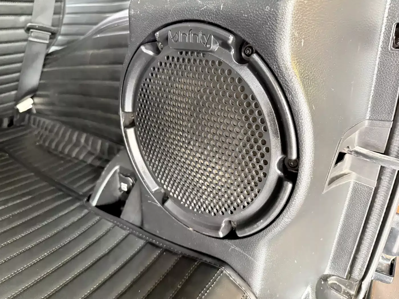 Jeep Wrangler 2013 3.6L Sahara Four-Door фото 17