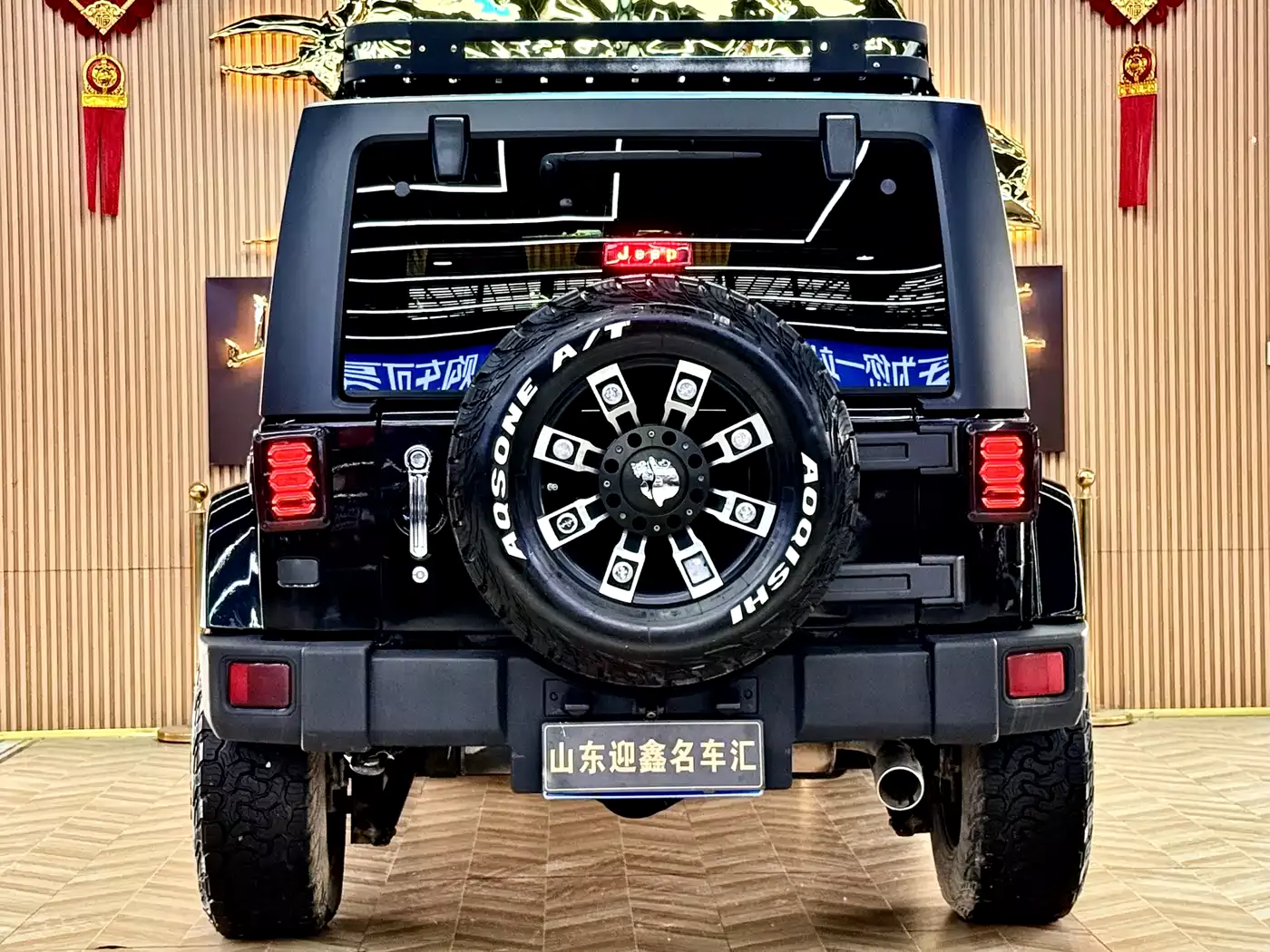 Jeep Wrangler 2013 3.6L Sahara Four-Door фото 19