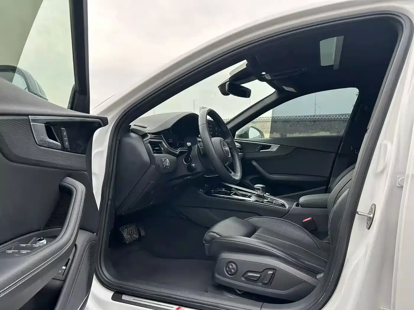 Audi A4L 2023 40 TFSI Luxury Sport фото 4