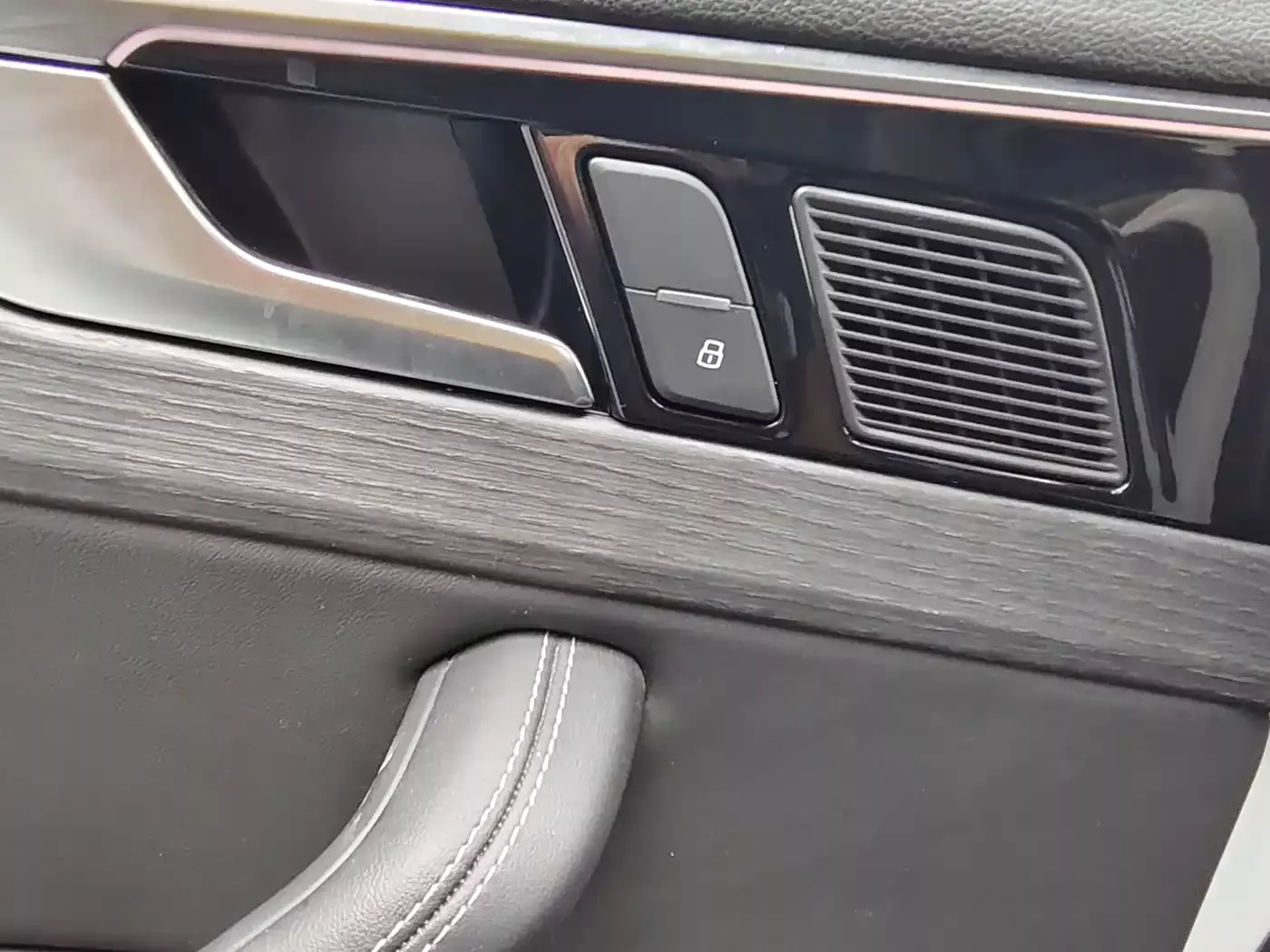 Audi A4L 2023 40 TFSI Luxury Sport фото 22