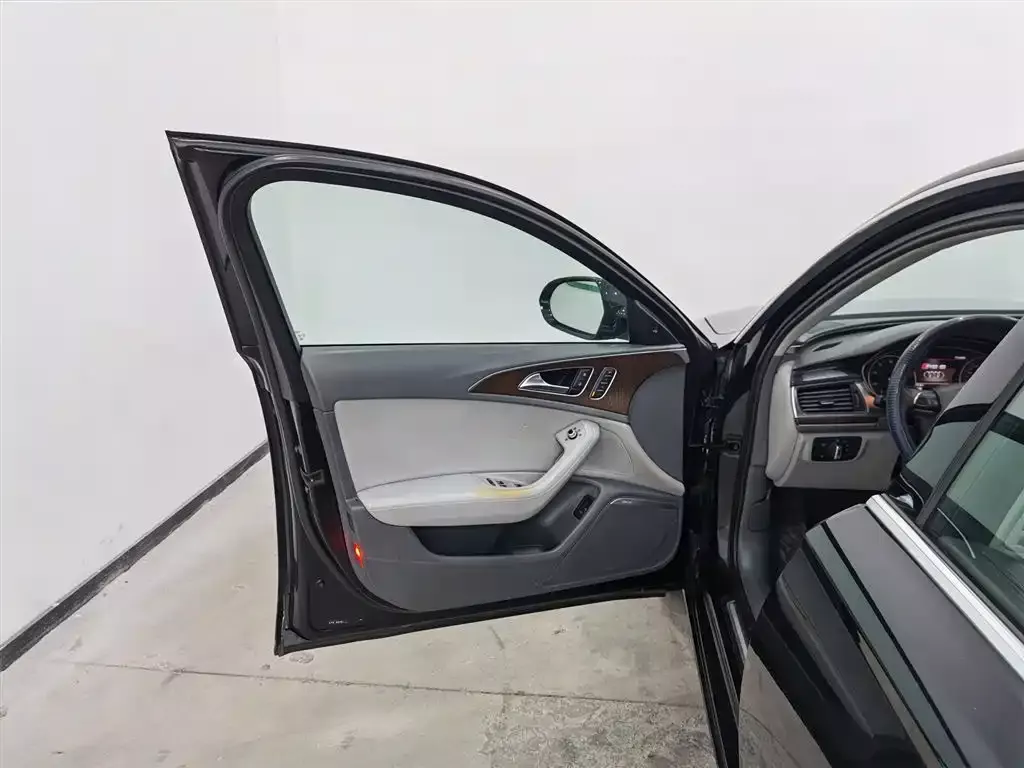 Audi A6L 2012 35 FSI quattro Luxury фото 8