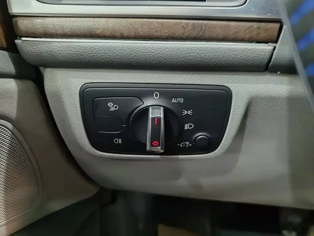 Audi A6L 2012 35 FSI quattro Luxury фото 21