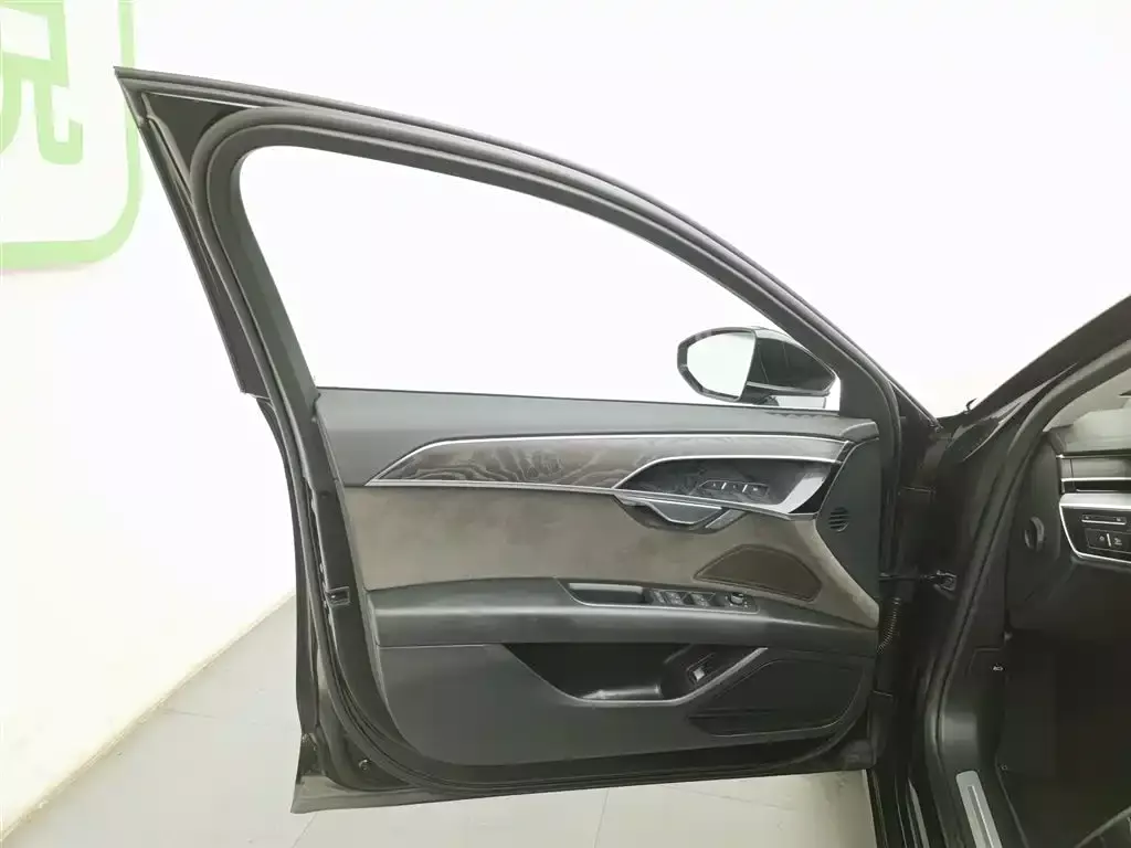 Audi A8 2021 A8L 50 TFSI quattro Comfort фото 8