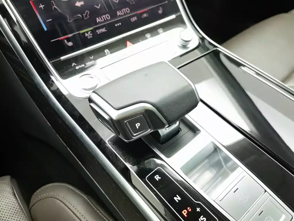 Audi A8 2021 A8L 50 TFSI quattro Comfort фото 13