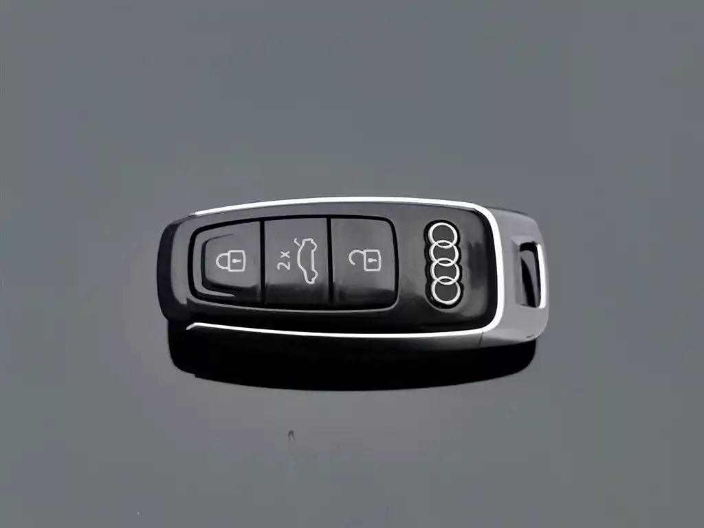 Audi A8 2021 A8L 50 TFSI quattro Comfort фото 19