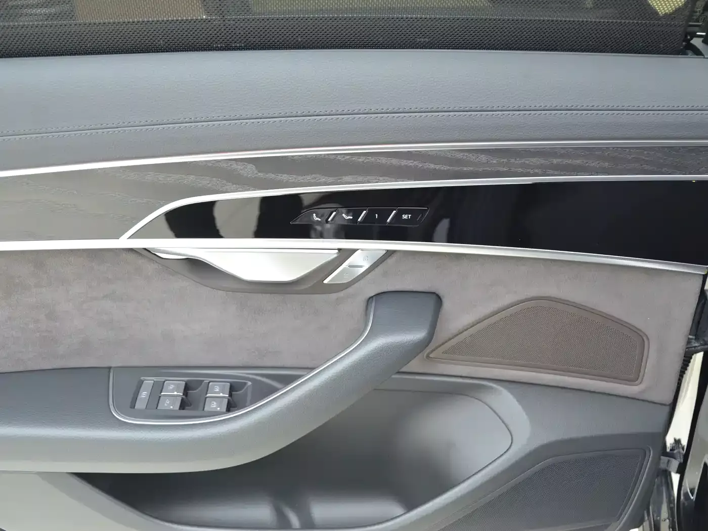 Audi A8 2025 Facelift A8L 45 TFSI quattro Luxury фото 7