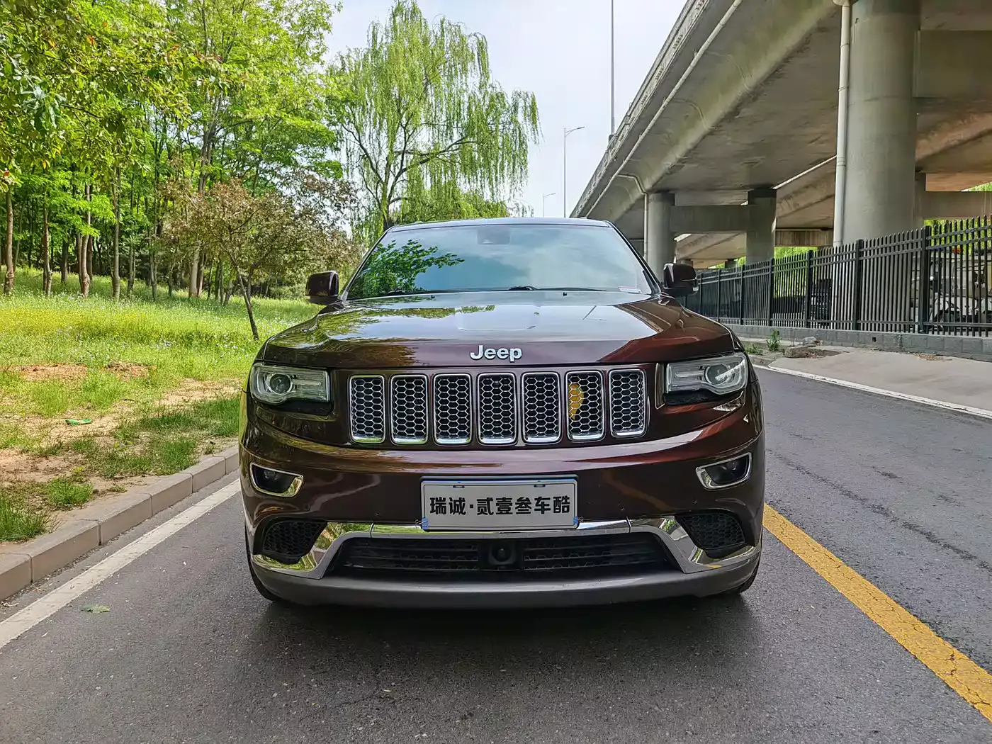 Jeep Grand Cherokee (Import) 2014 5.7L Flagship Deluxe Edition фото 2