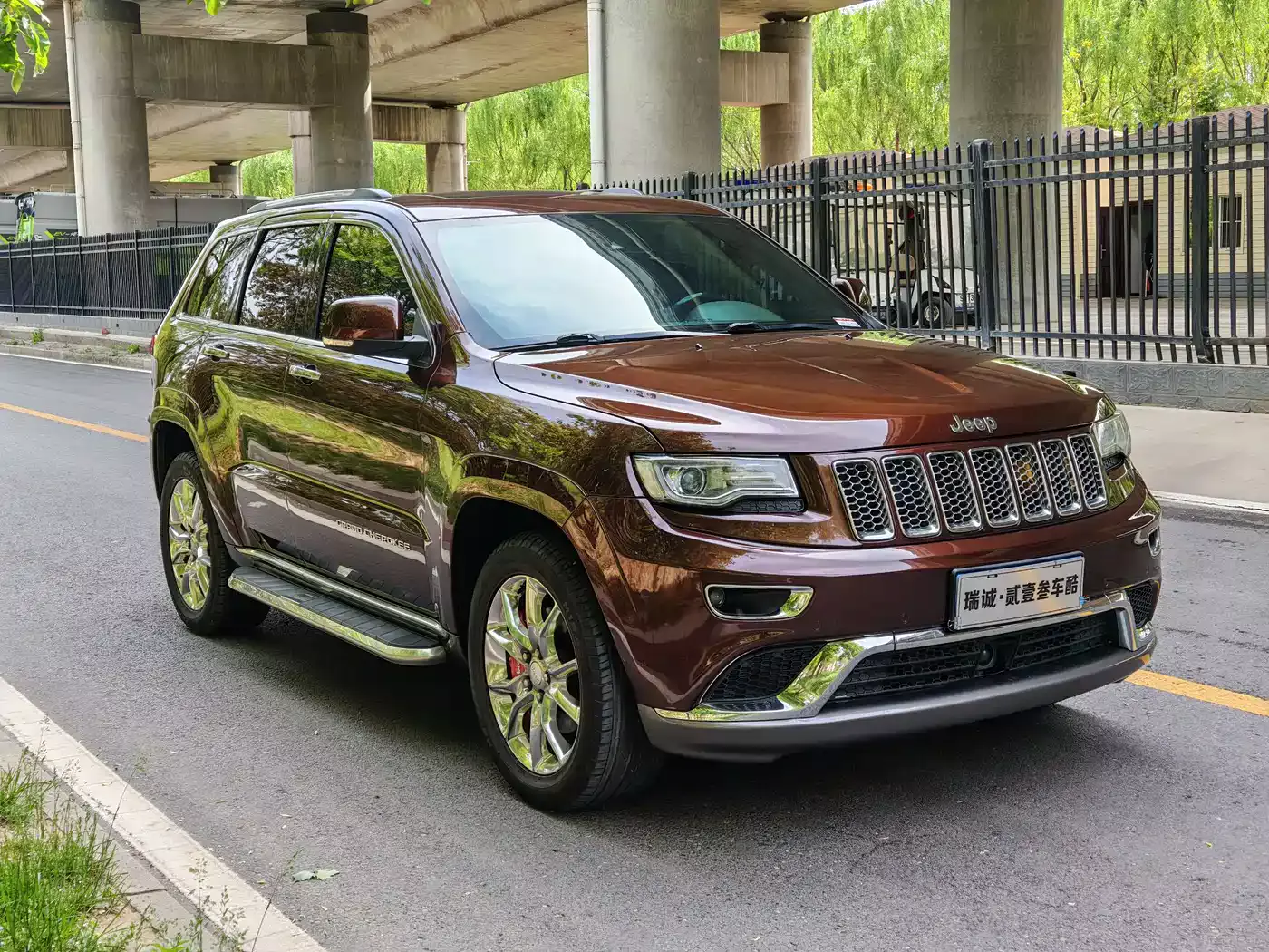 Jeep Grand Cherokee (Import) 2014 5.7L Flagship Deluxe Edition фото 3