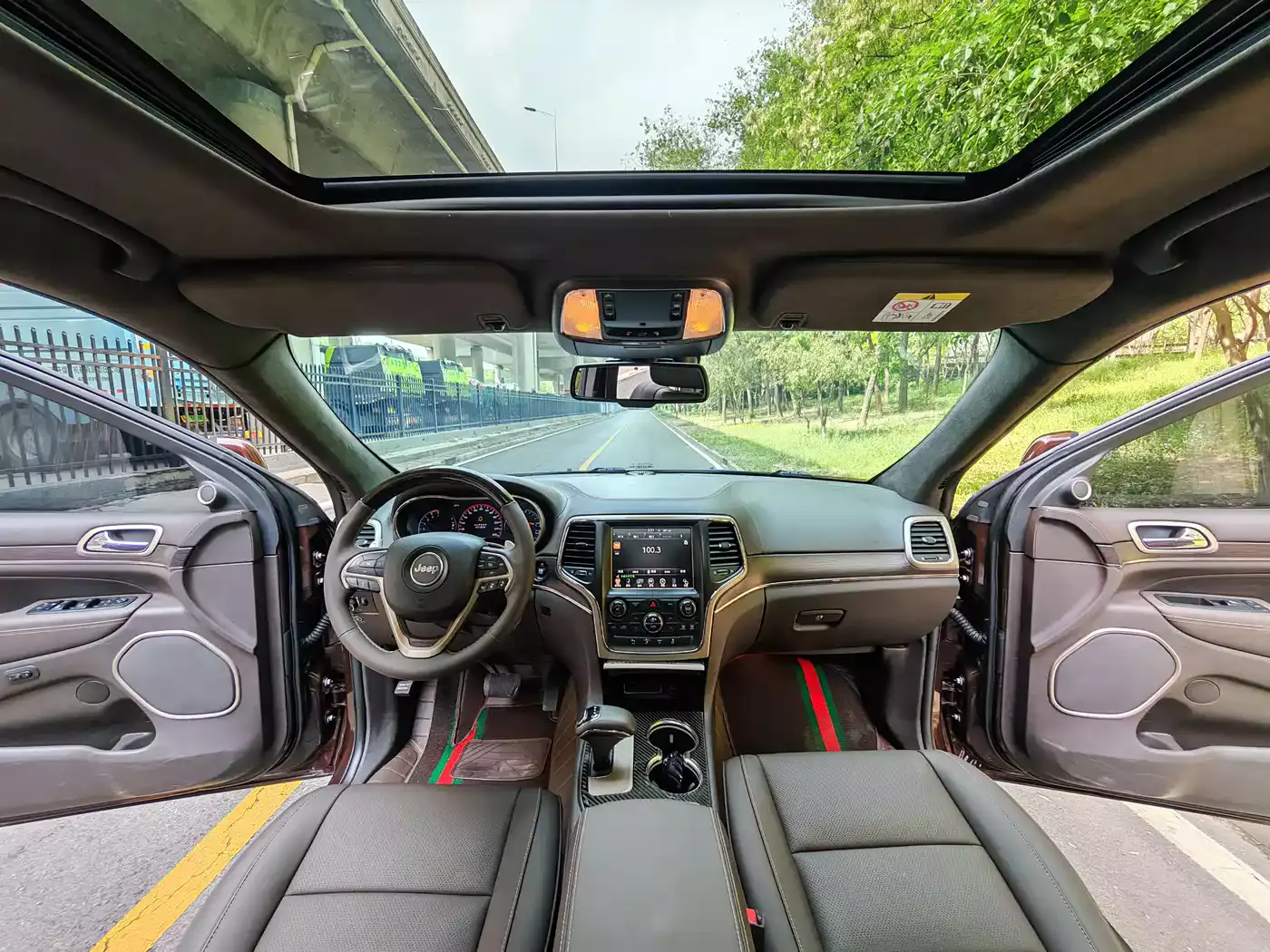 Jeep Grand Cherokee (Import) 2014 5.7L Flagship Deluxe Edition фото 6