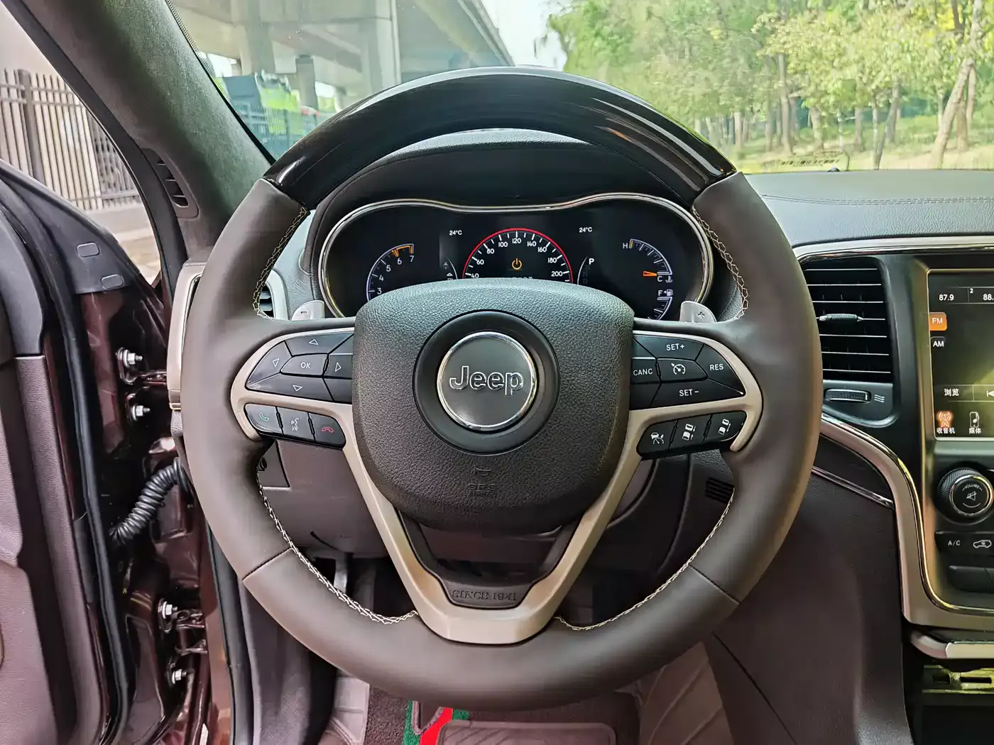 Jeep Grand Cherokee (Import) 2014 5.7L Flagship Deluxe Edition фото 8