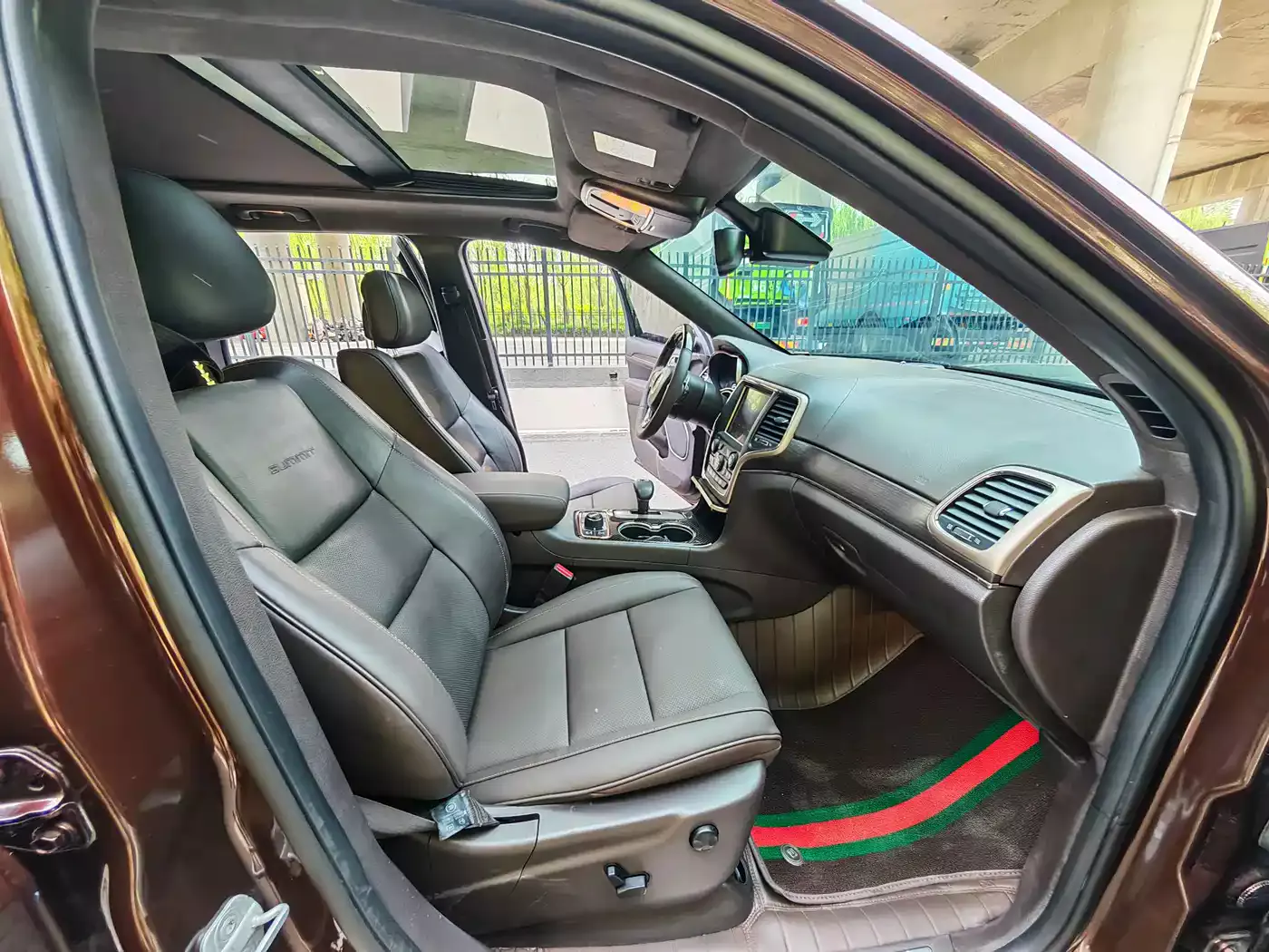 Jeep Grand Cherokee (Import) 2014 5.7L Flagship Deluxe Edition фото 10