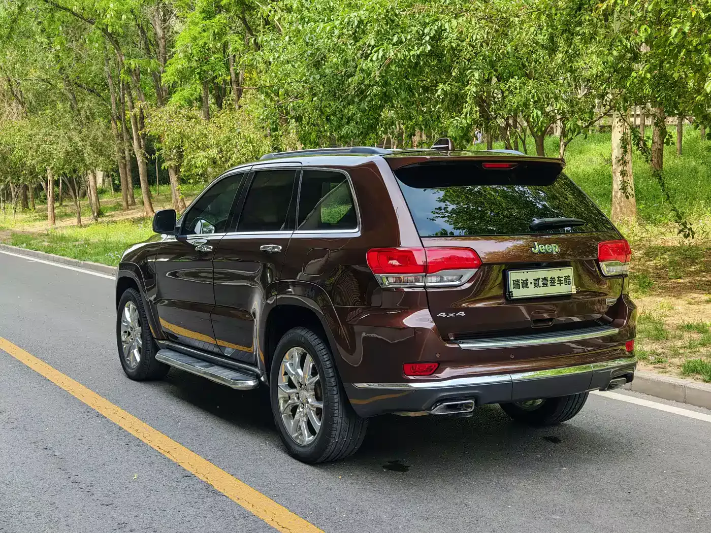 Jeep Grand Cherokee (Import) 2014 5.7L Flagship Deluxe Edition фото 15