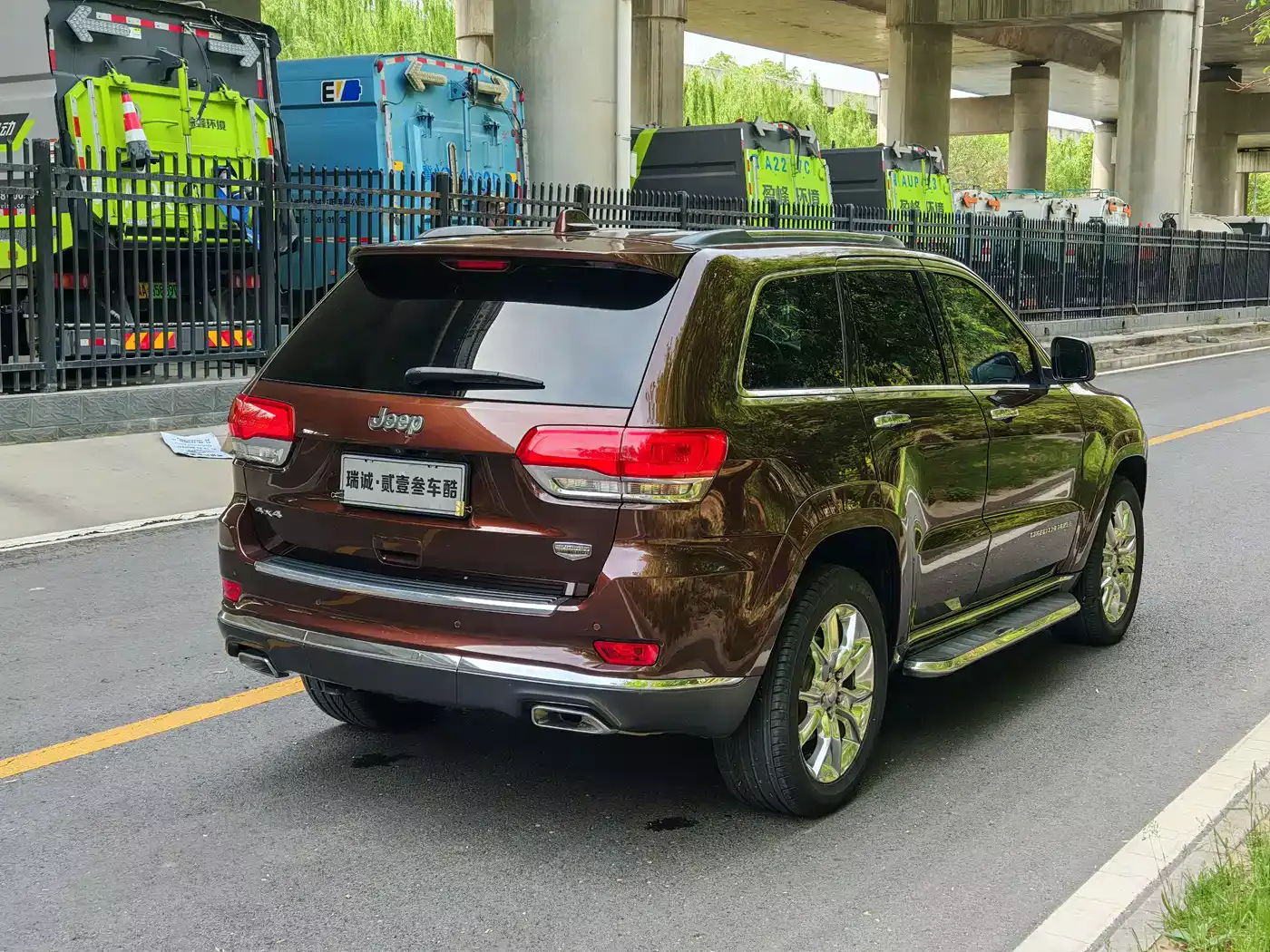 Jeep Grand Cherokee (Import) 2014 5.7L Flagship Deluxe Edition фото 16