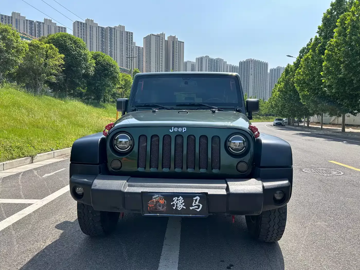 Jeep Wrangler 2010 3.8L Sahara 4-Door фото 2