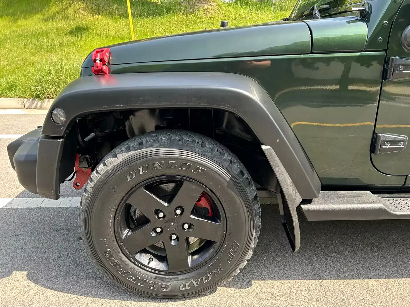 Jeep Wrangler 2010 3.8L Sahara 4-Door фото 3