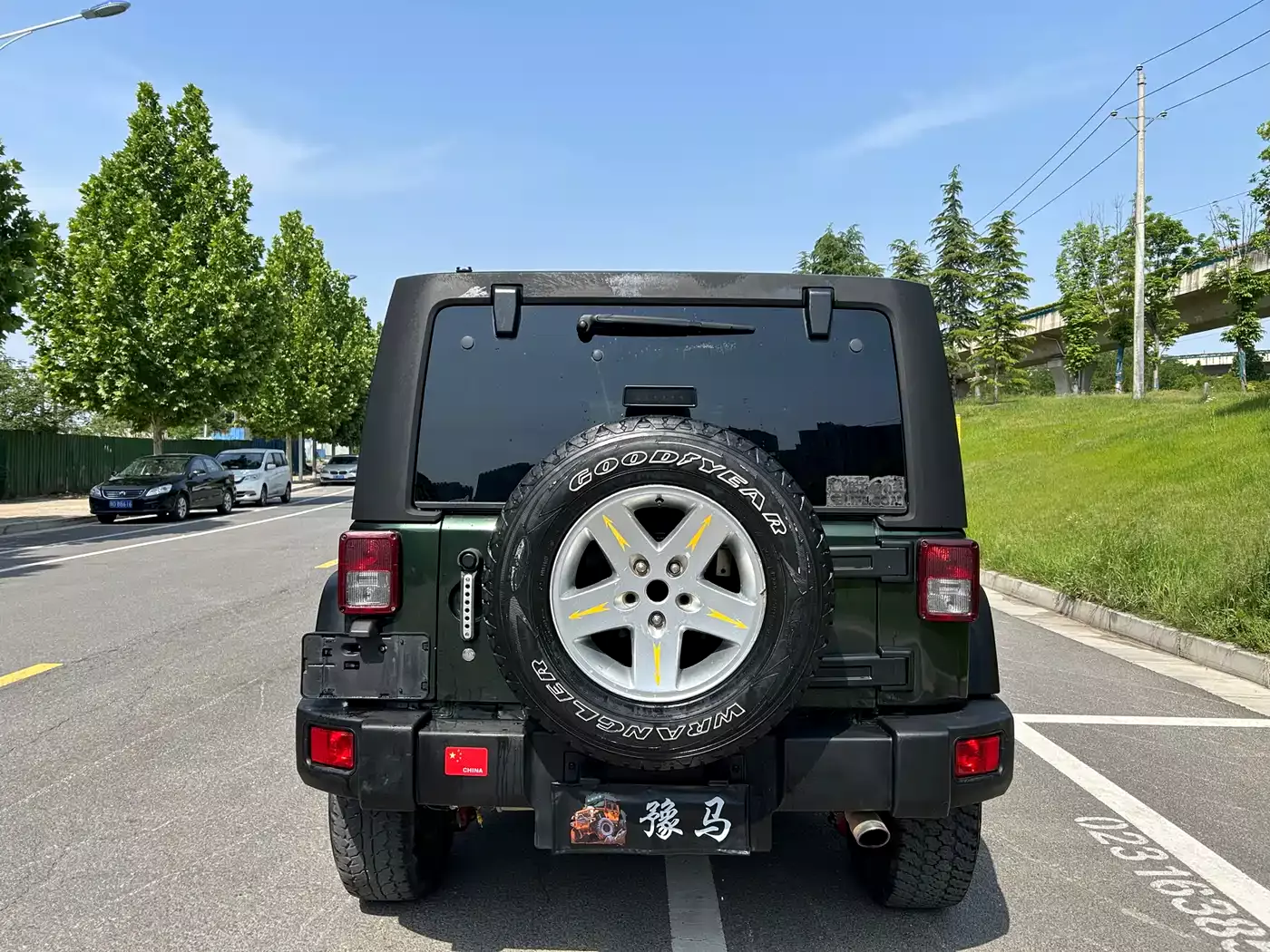 Jeep Wrangler 2010 3.8L Sahara 4-Door фото 6