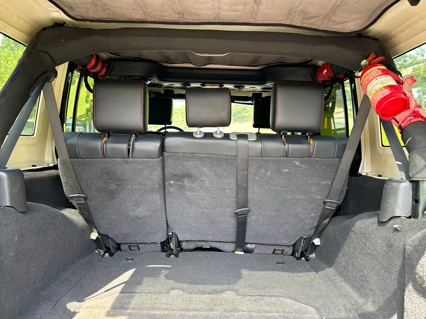Jeep Wrangler 2010 3.8L Sahara 4-Door фото 8