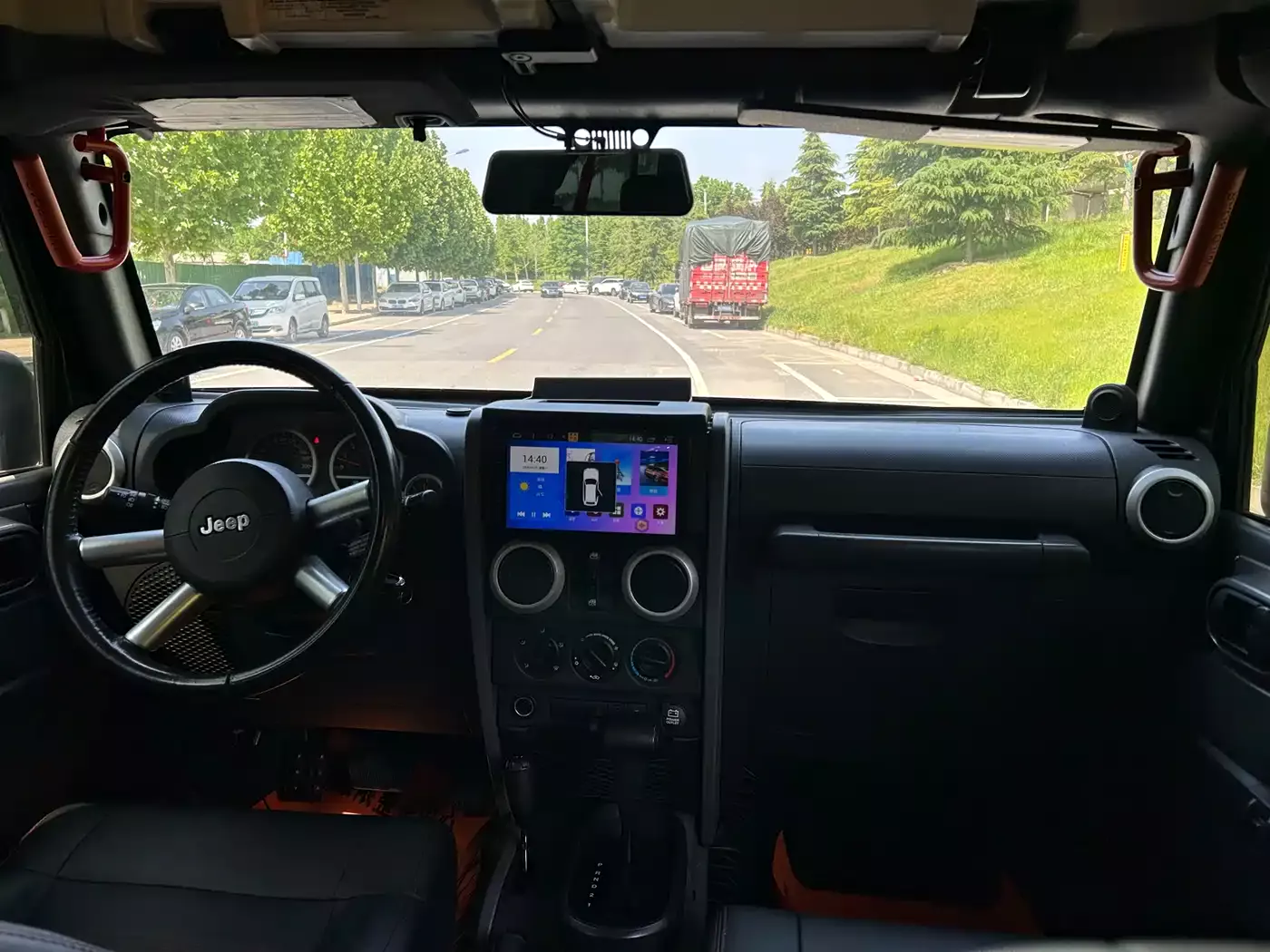 Jeep Wrangler 2010 3.8L Sahara 4-Door фото 11