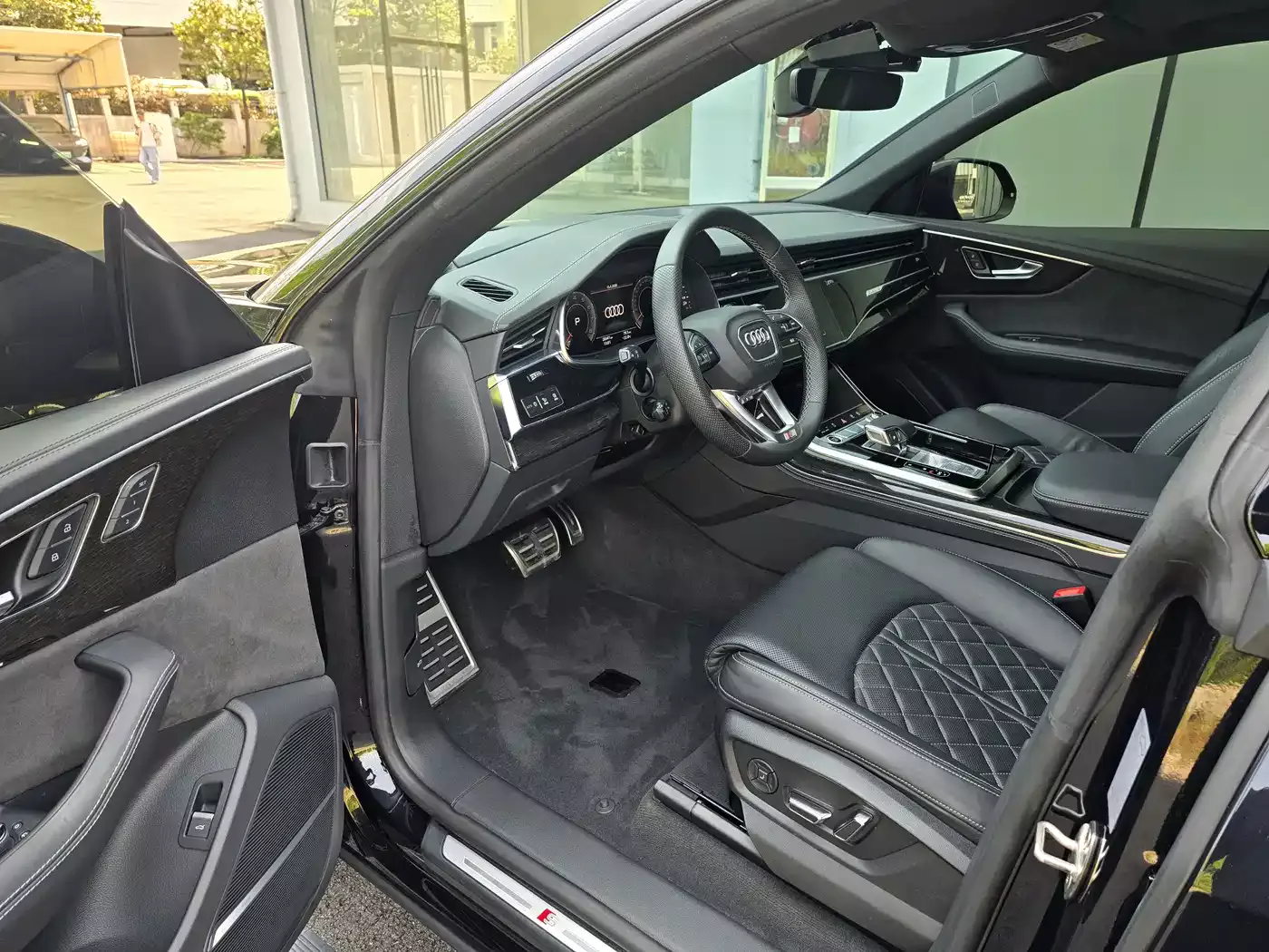 Audi Q8 2021 Model 55 TFSI Exclusive Dynamic фото 4