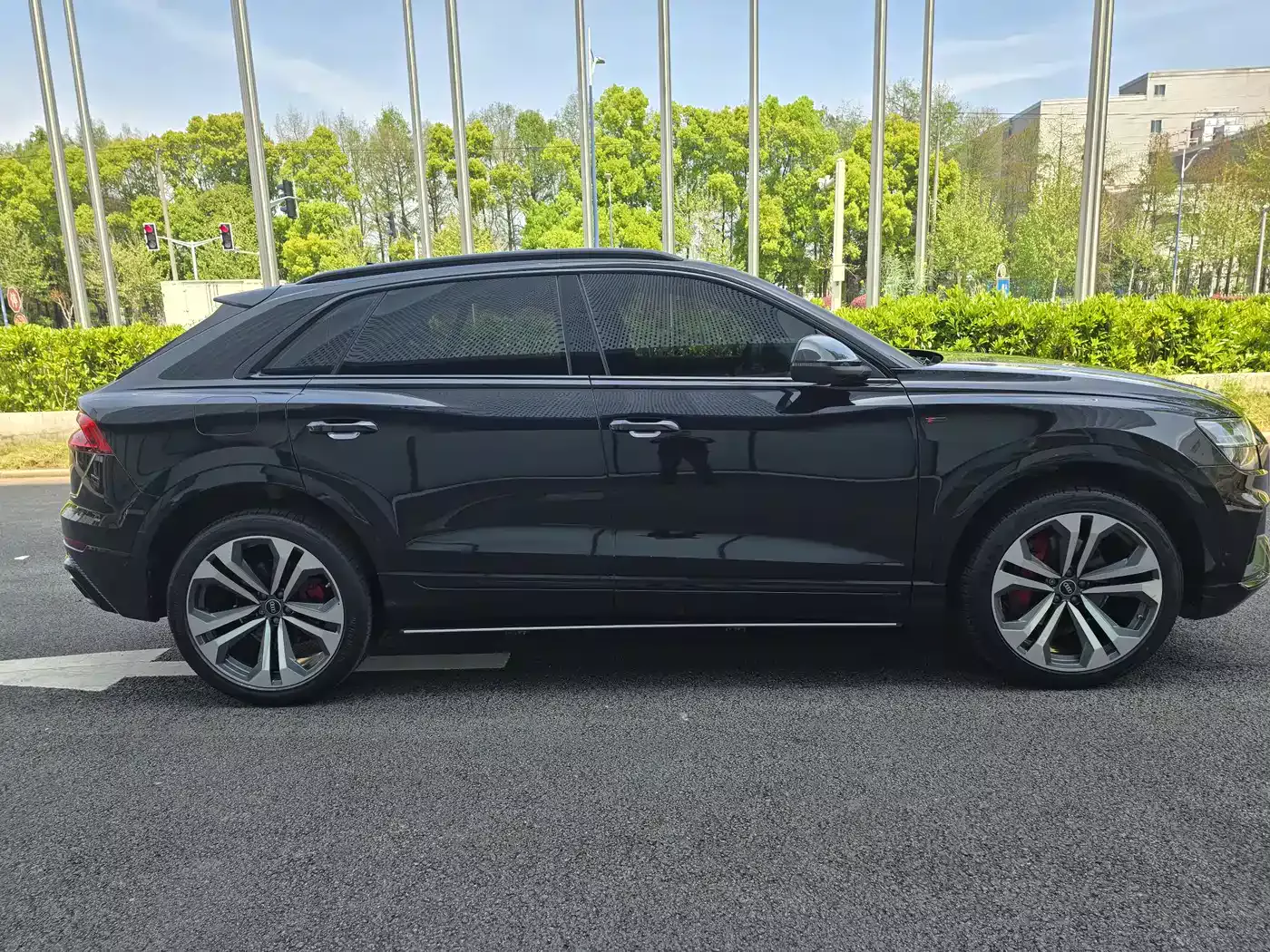 Audi Q8 2021 Model 55 TFSI Exclusive Dynamic фото 15