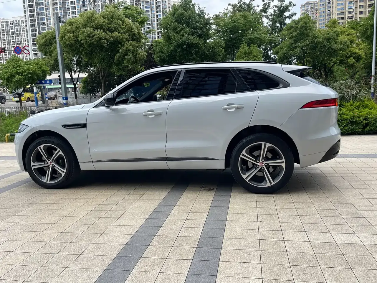 Jaguar F-PACE 2020 300-Sport фото 5