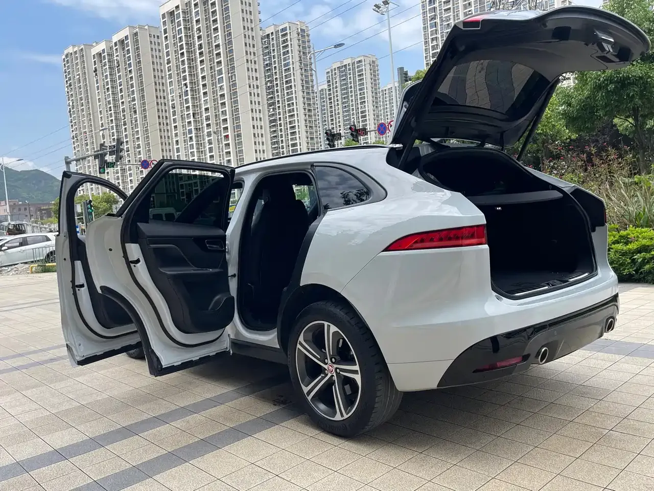 Jaguar F-PACE 2020 300-Sport фото 18