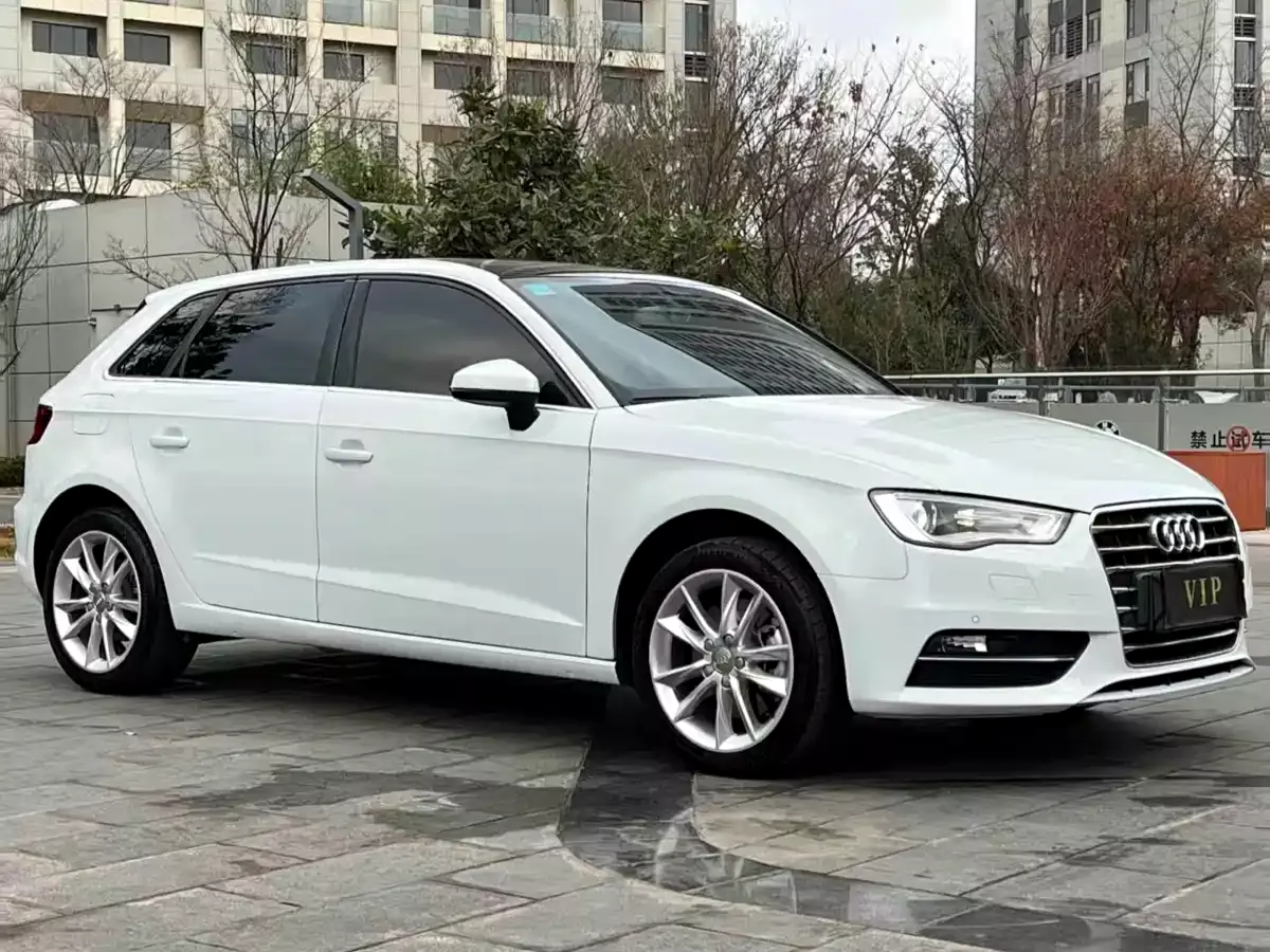 Audi A3 2015 Sportback 40 TFSI Automatic Comfort фото 2