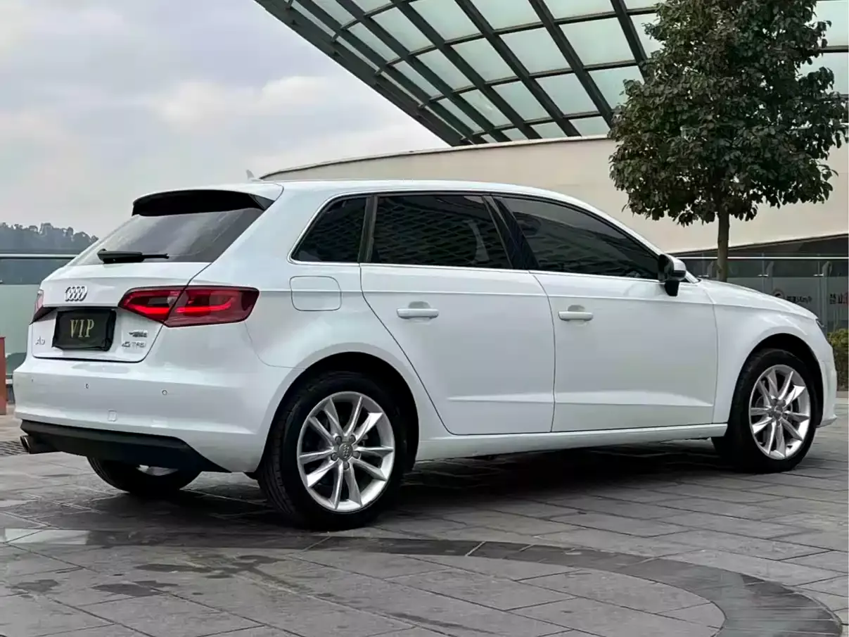 Audi A3 2015 Sportback 40 TFSI Automatic Comfort фото 4