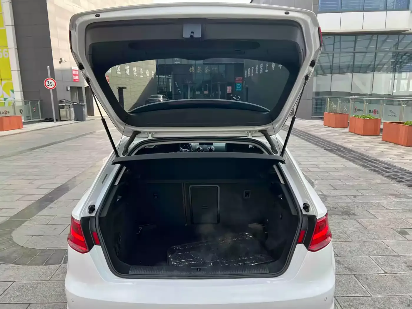 Audi A3 2015 Sportback 40 TFSI Automatic Comfort фото 11