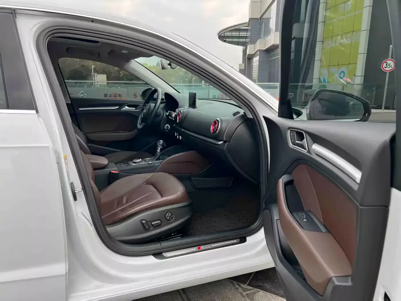 Audi A3 2015 Sportback 40 TFSI Automatic Comfort фото 12