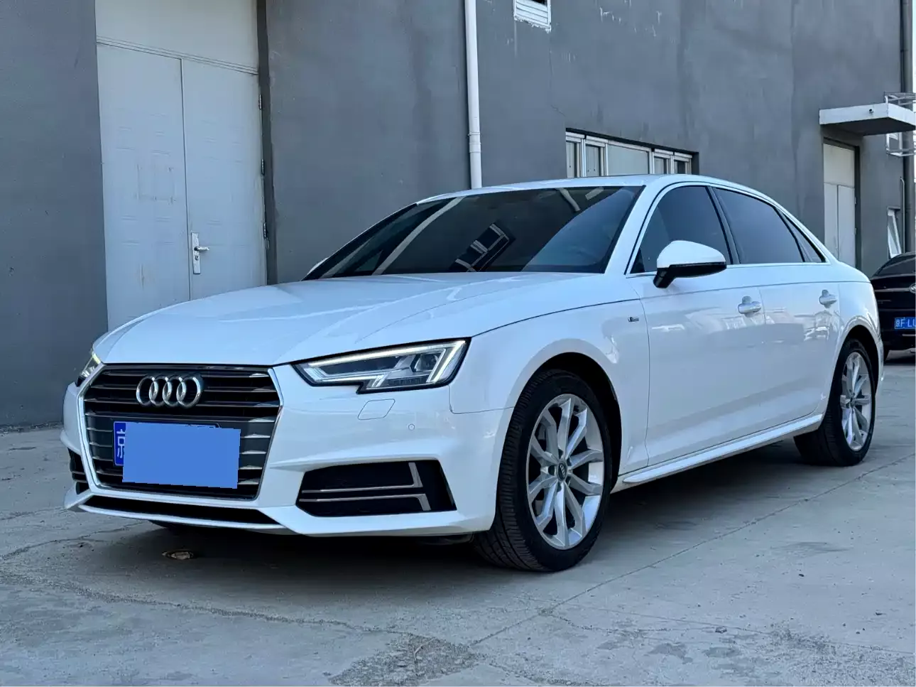 Audi A4L 2018 30th Anniversary 40 TFSI Fashion