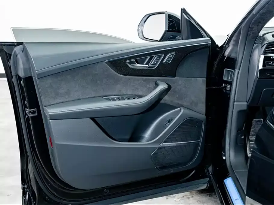 Audi Q8 2022 55 TFSI Exclusive Dynamic фото 18