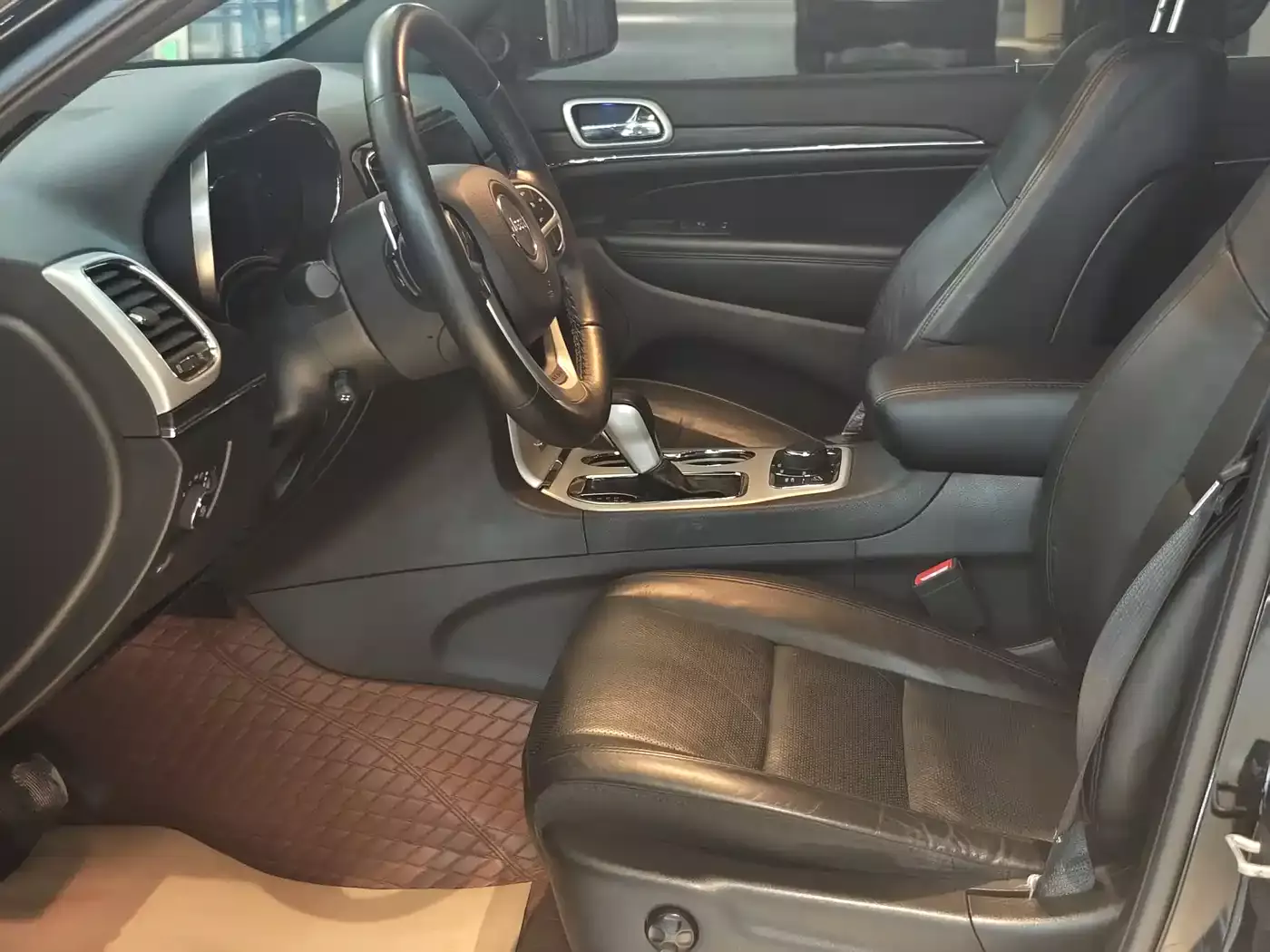 Jeep Grand Cherokee (Import) 2021 3.0L 80th Anniversary Edition фото 9