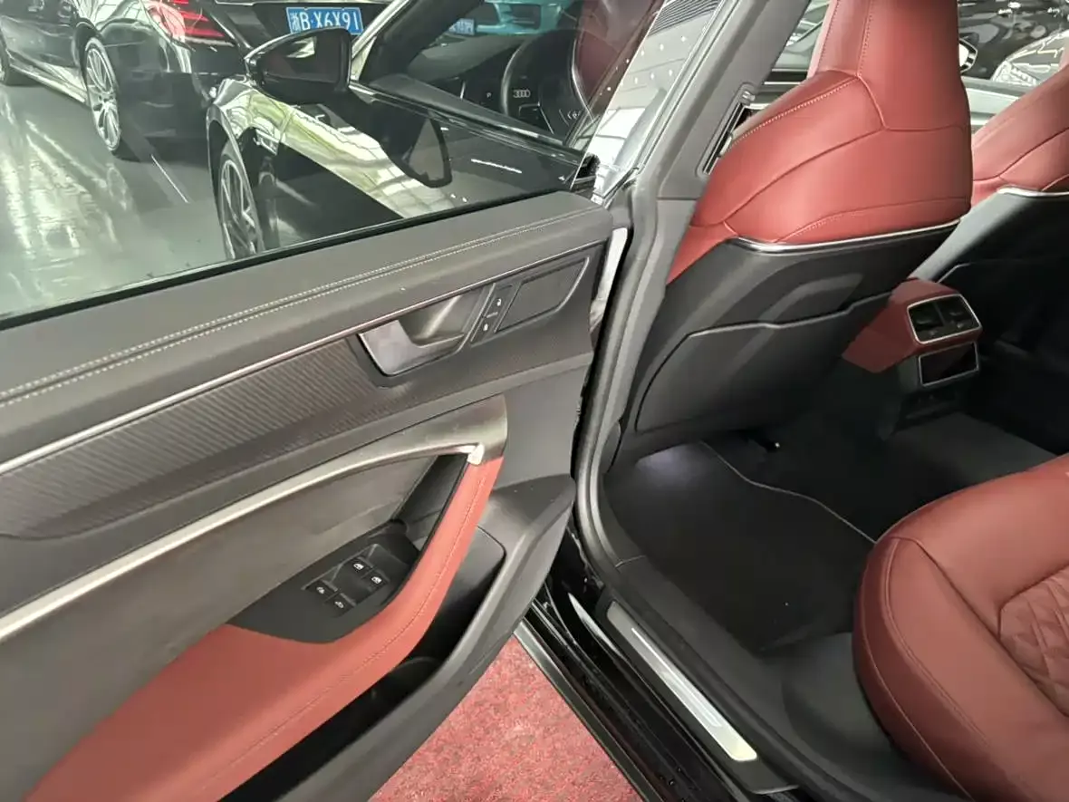 Audi A7L 2024 45 TFSI quattro Black Warrior Edition фото 5