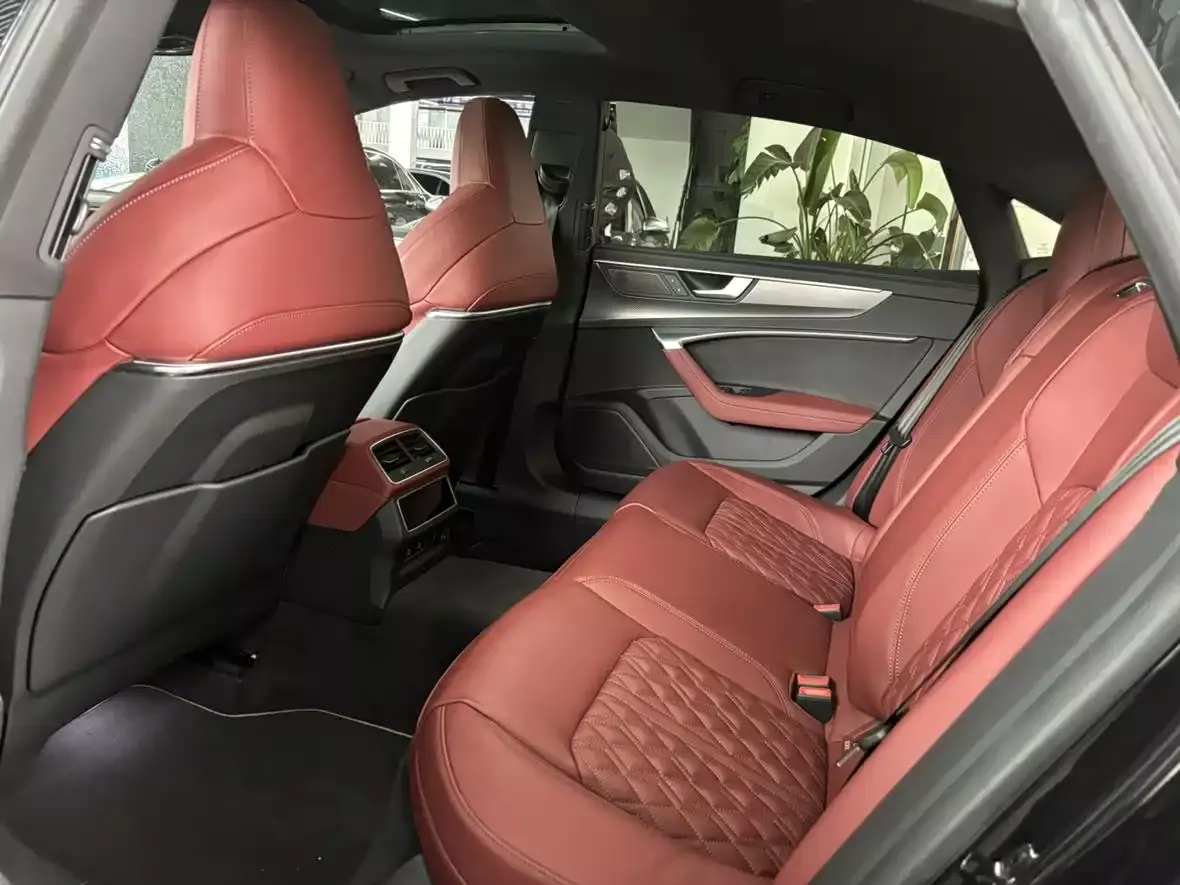 Audi A7L 2024 45 TFSI quattro Black Warrior Edition фото 8