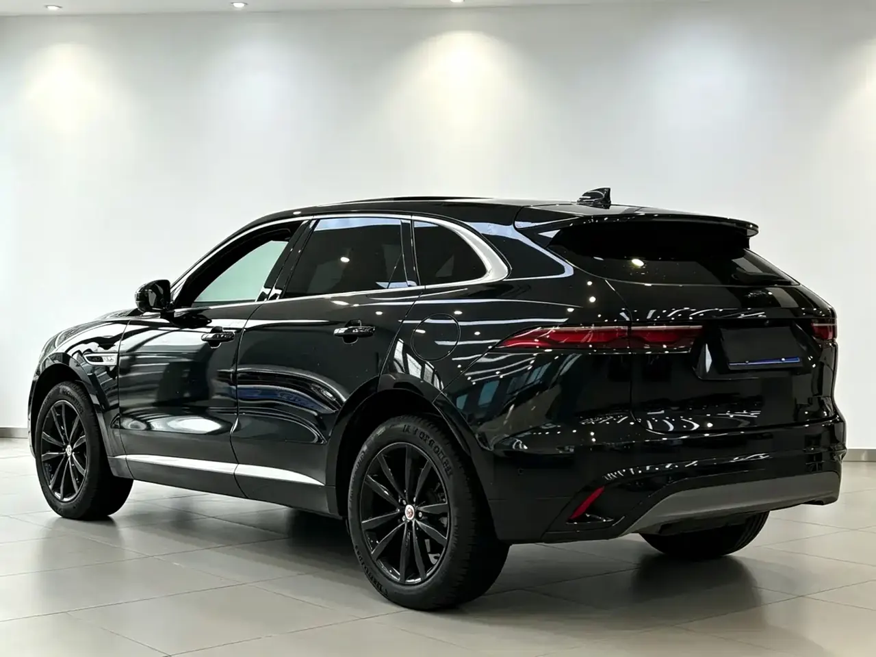 Jaguar F-PACE 2021 250PS R-Dynamic S фото 5
