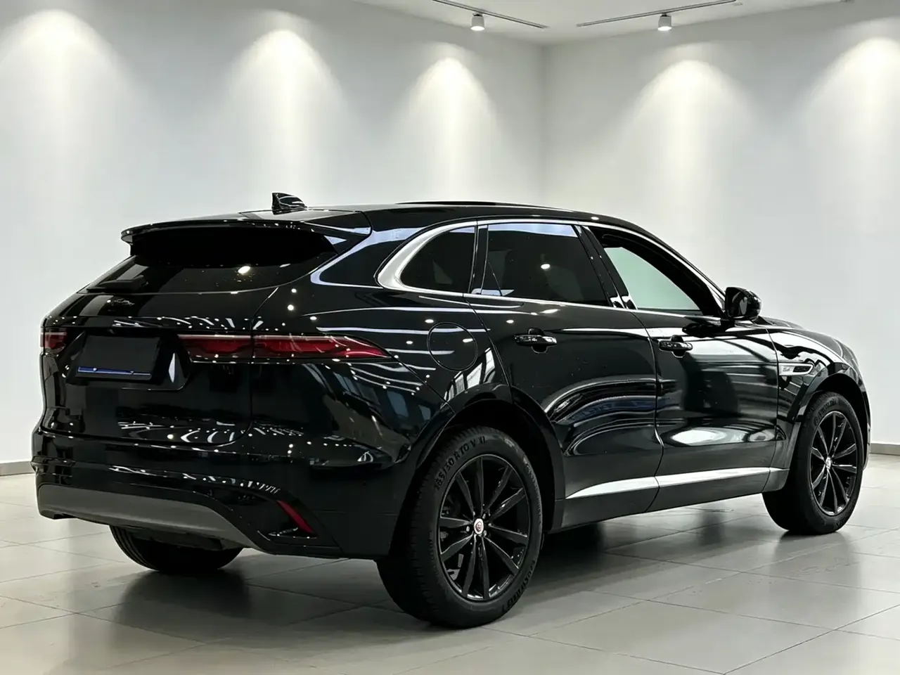 Jaguar F-PACE 2021 250PS R-Dynamic S фото 7