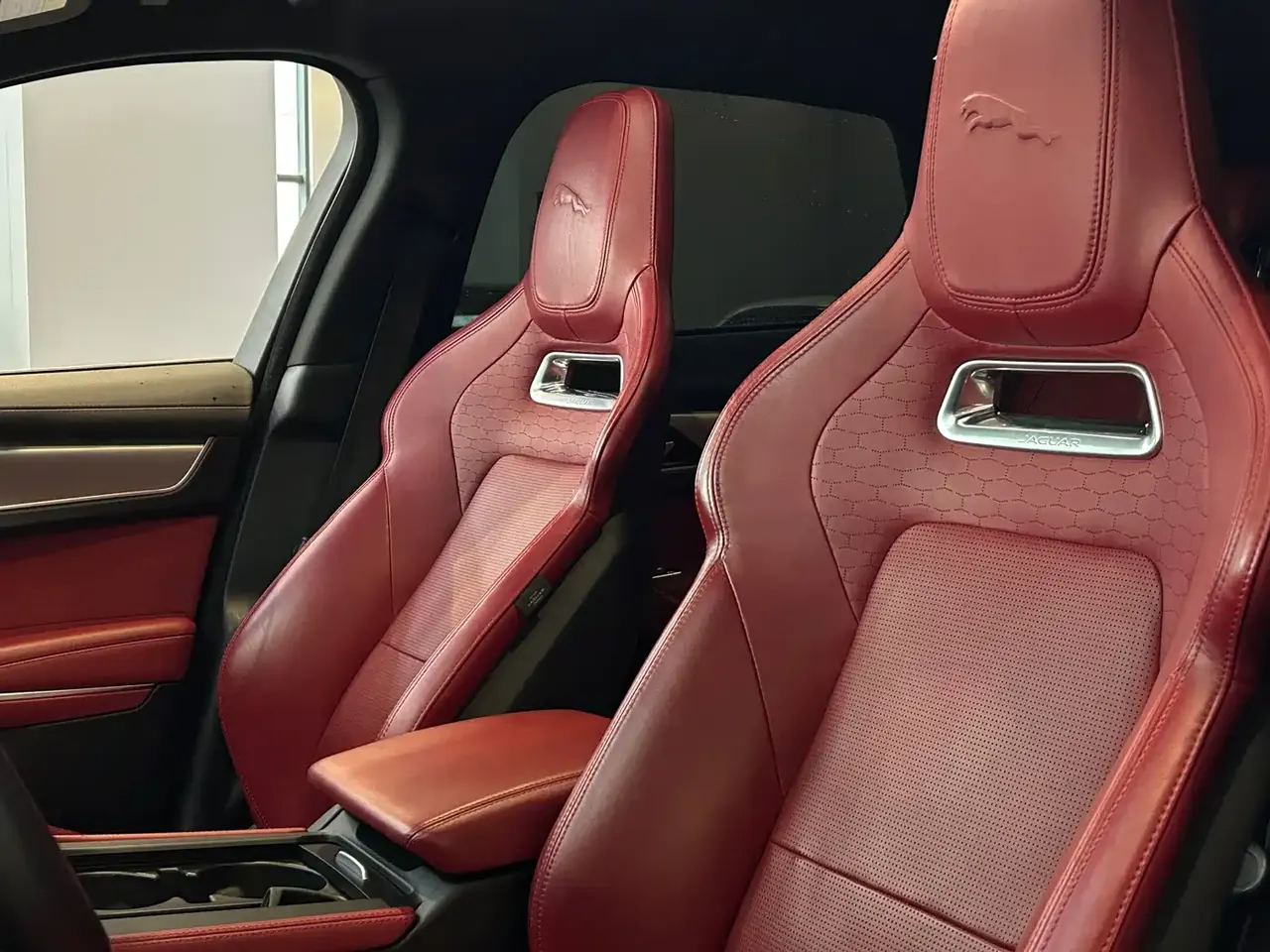 Jaguar F-PACE 2021 250PS R-Dynamic S фото 17