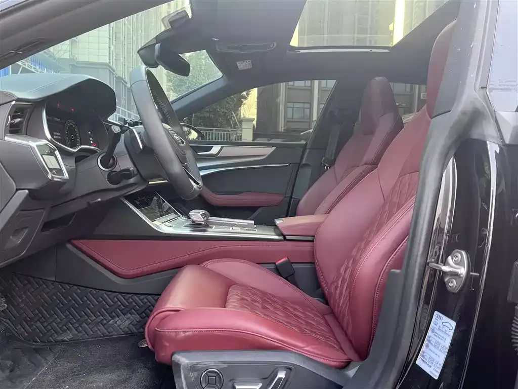 Audi A7L 2024 45 TFSI quattro Black Warrior Edition фото 4