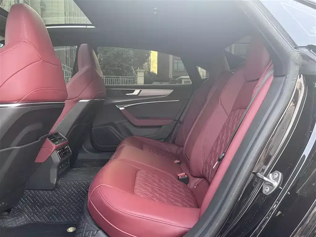 Audi A7L 2024 45 TFSI quattro Black Warrior Edition фото 5