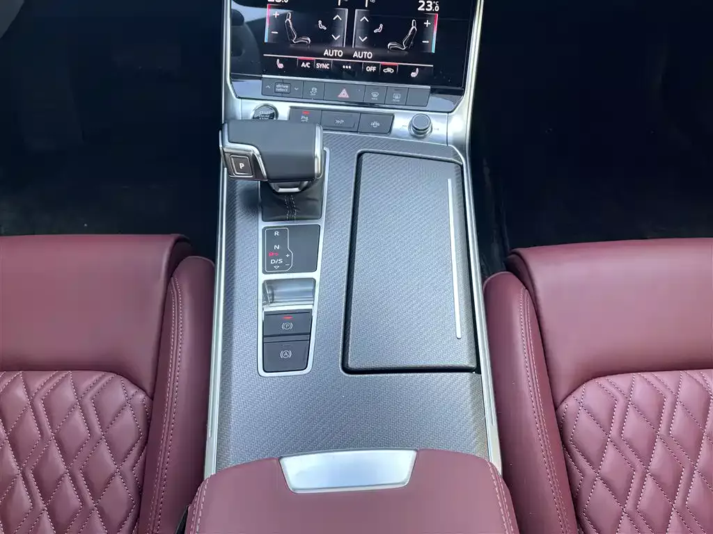 Audi A7L 2024 45 TFSI quattro Black Warrior Edition фото 10